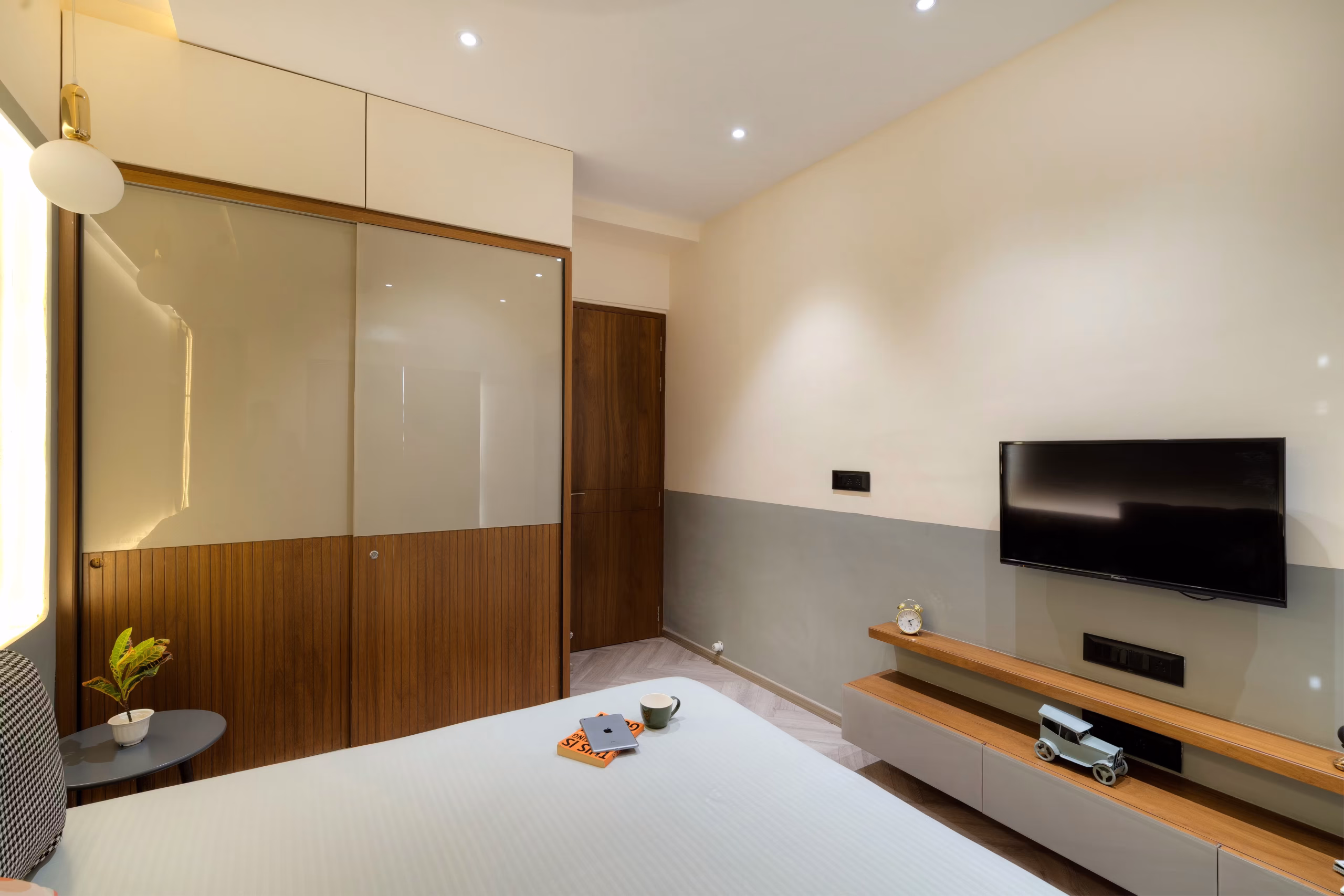 master-bedroom-with-backlit-headboard-2