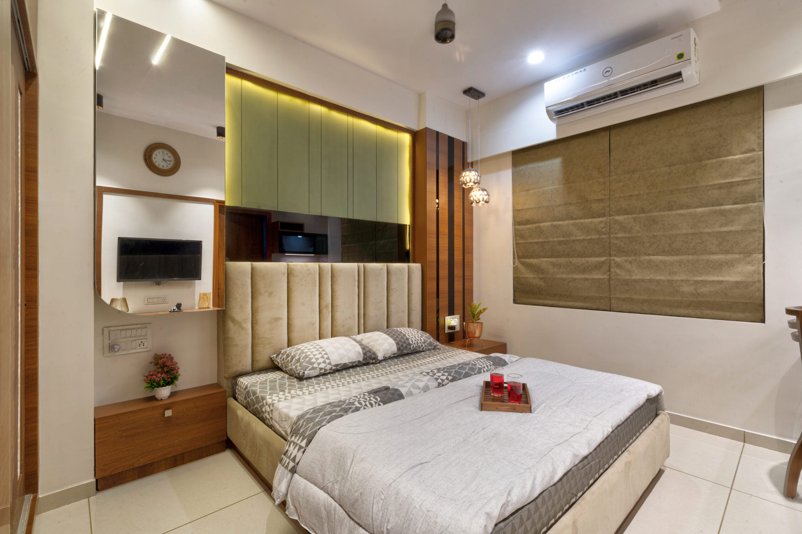 luxury-master-bedroom-with-tufted-bed.
