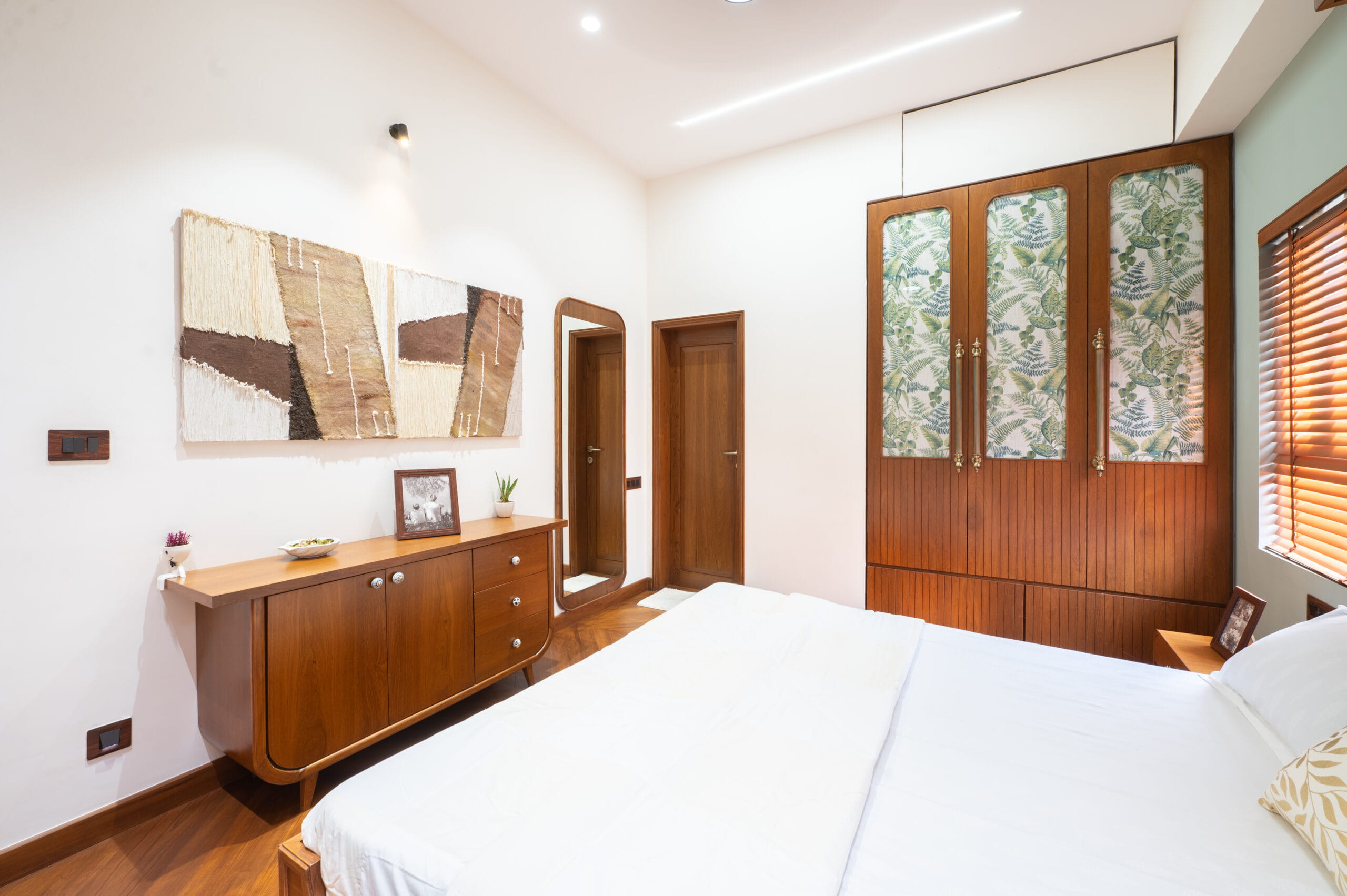 round-wooden-wall-art-interior-design