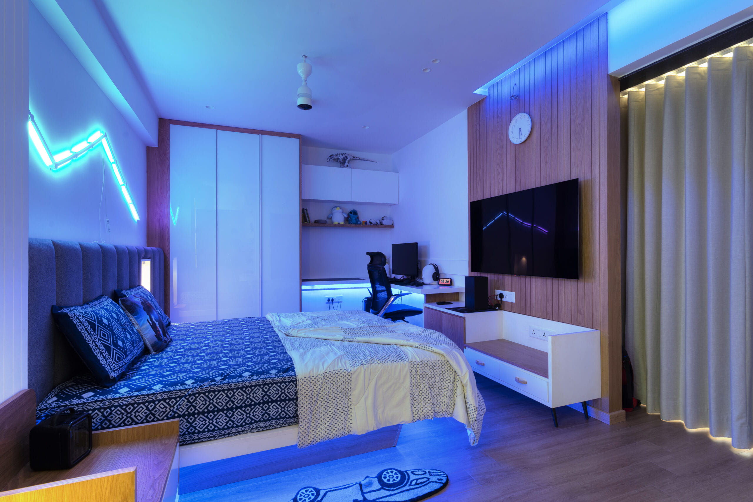 bedroom-with-neon-lighting-design1