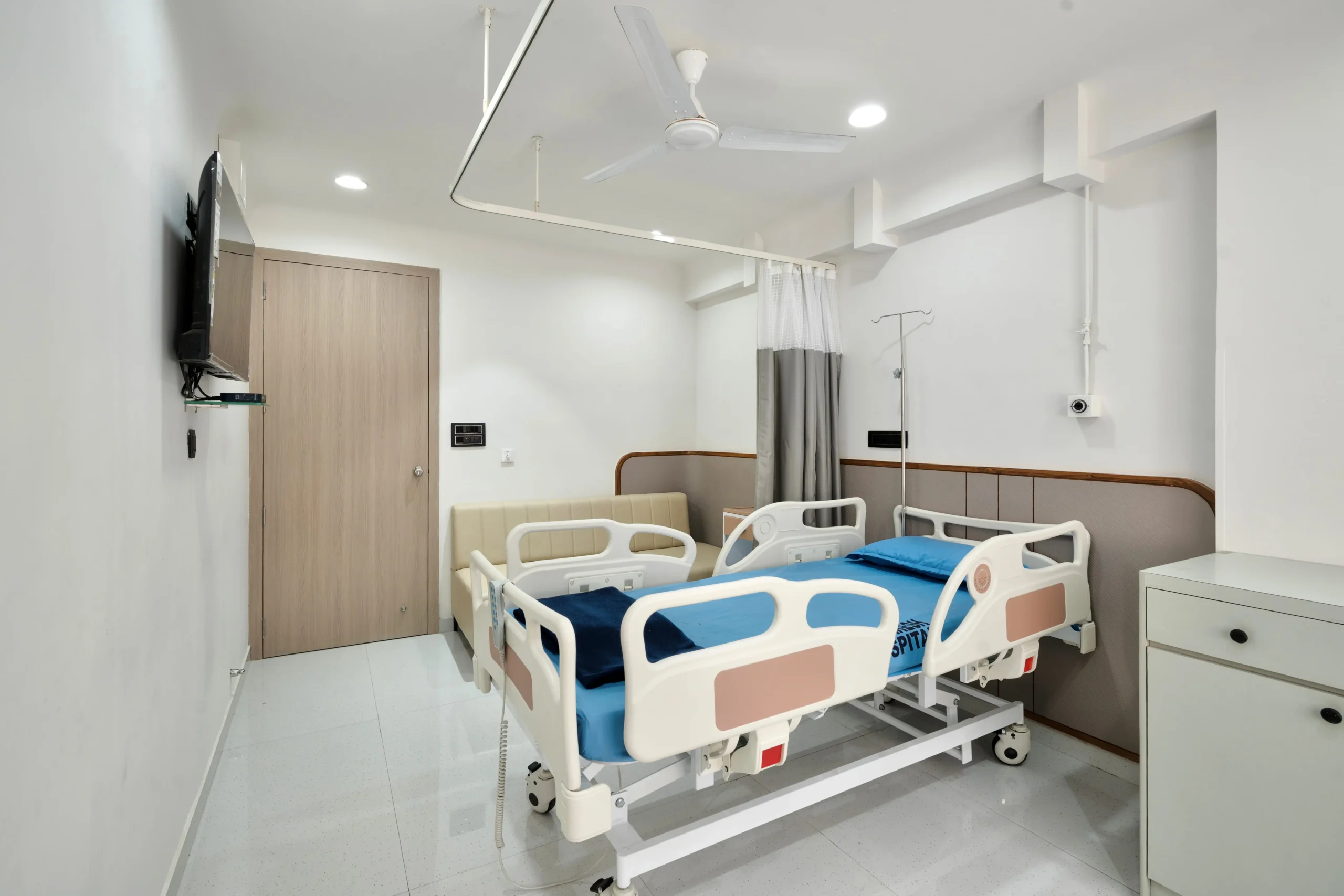 deluxe-private-patient-room-interior