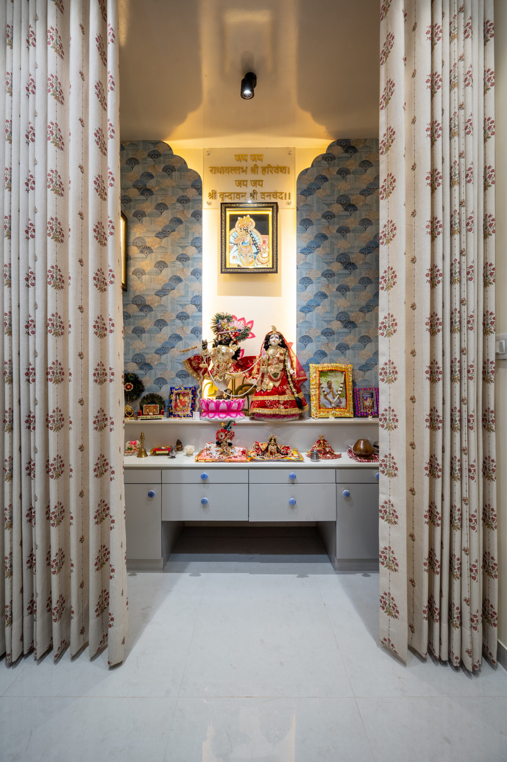 grand-pooja-mandir-design-ahmedabad.