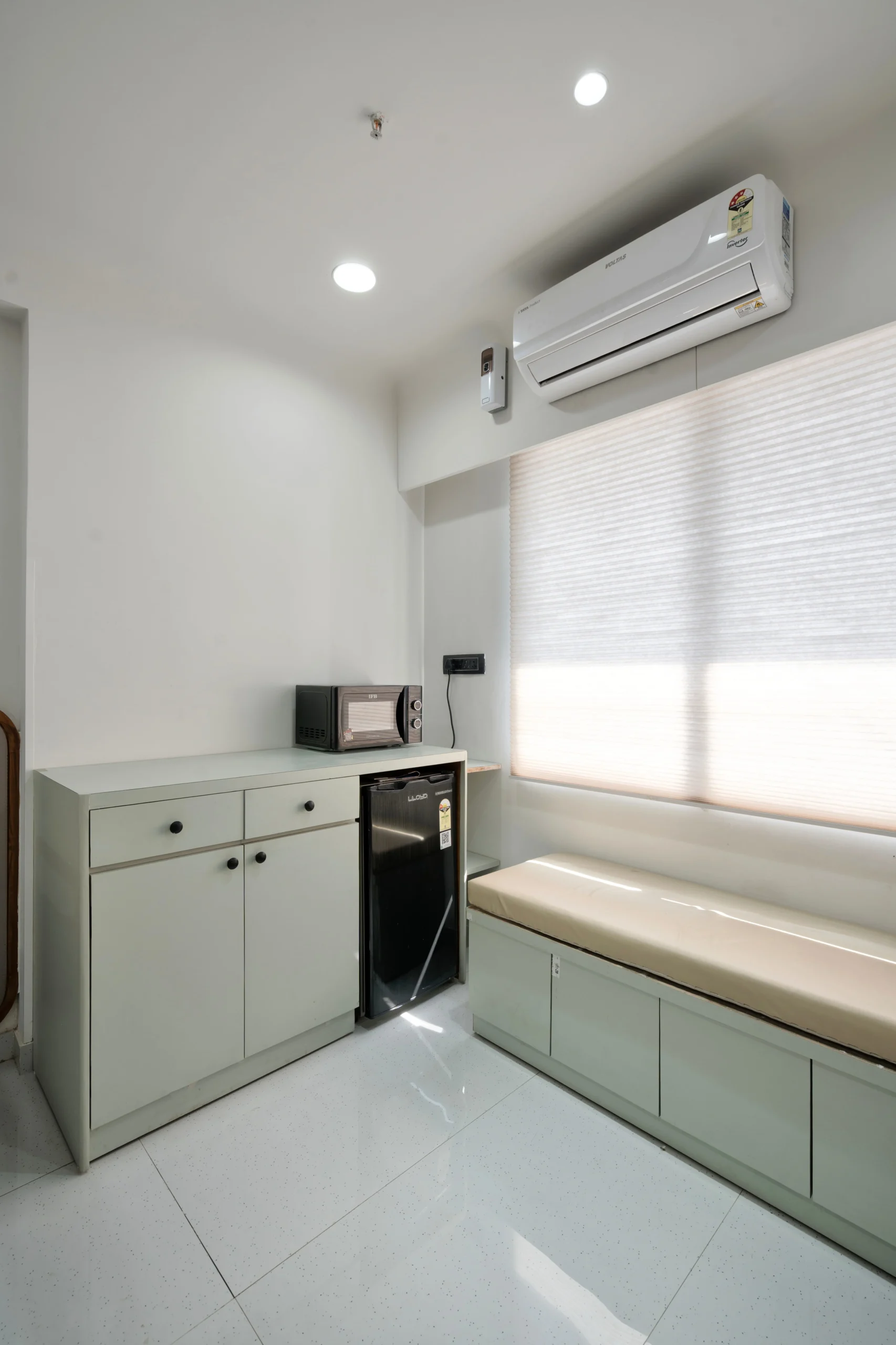 hospital-staff-pantry-interior-design-ahmedabad