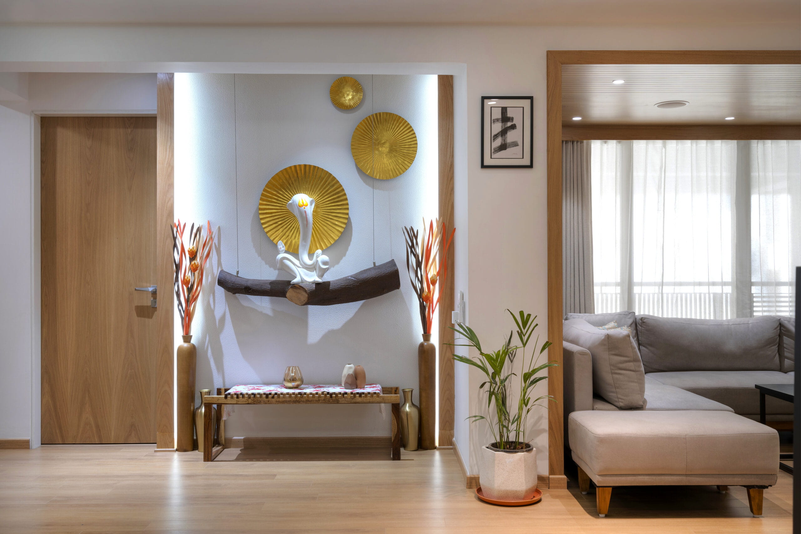 luxury-entrance-foyer-with-wall-art.