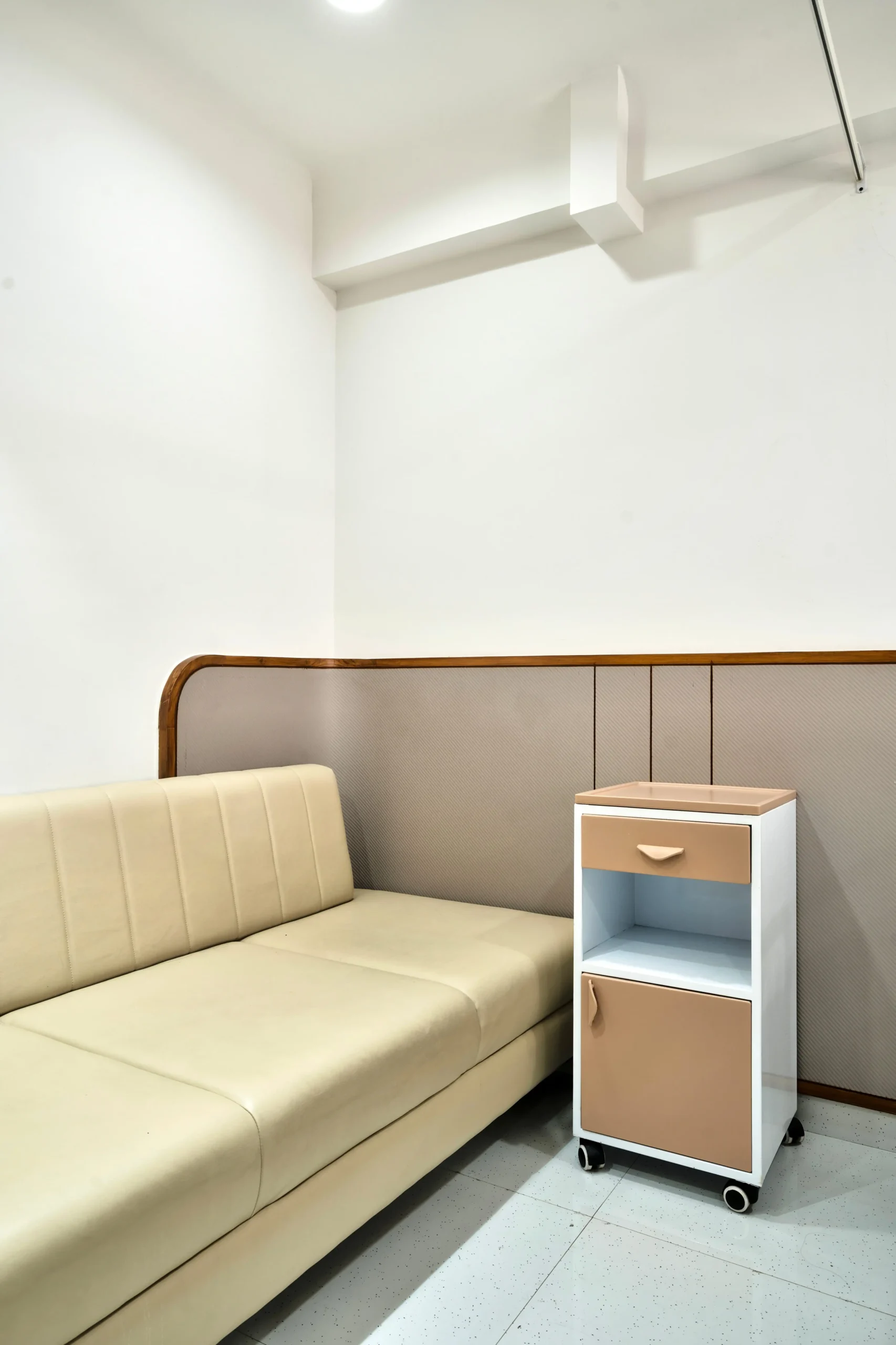 patient-room-wardrobe-and-storage.