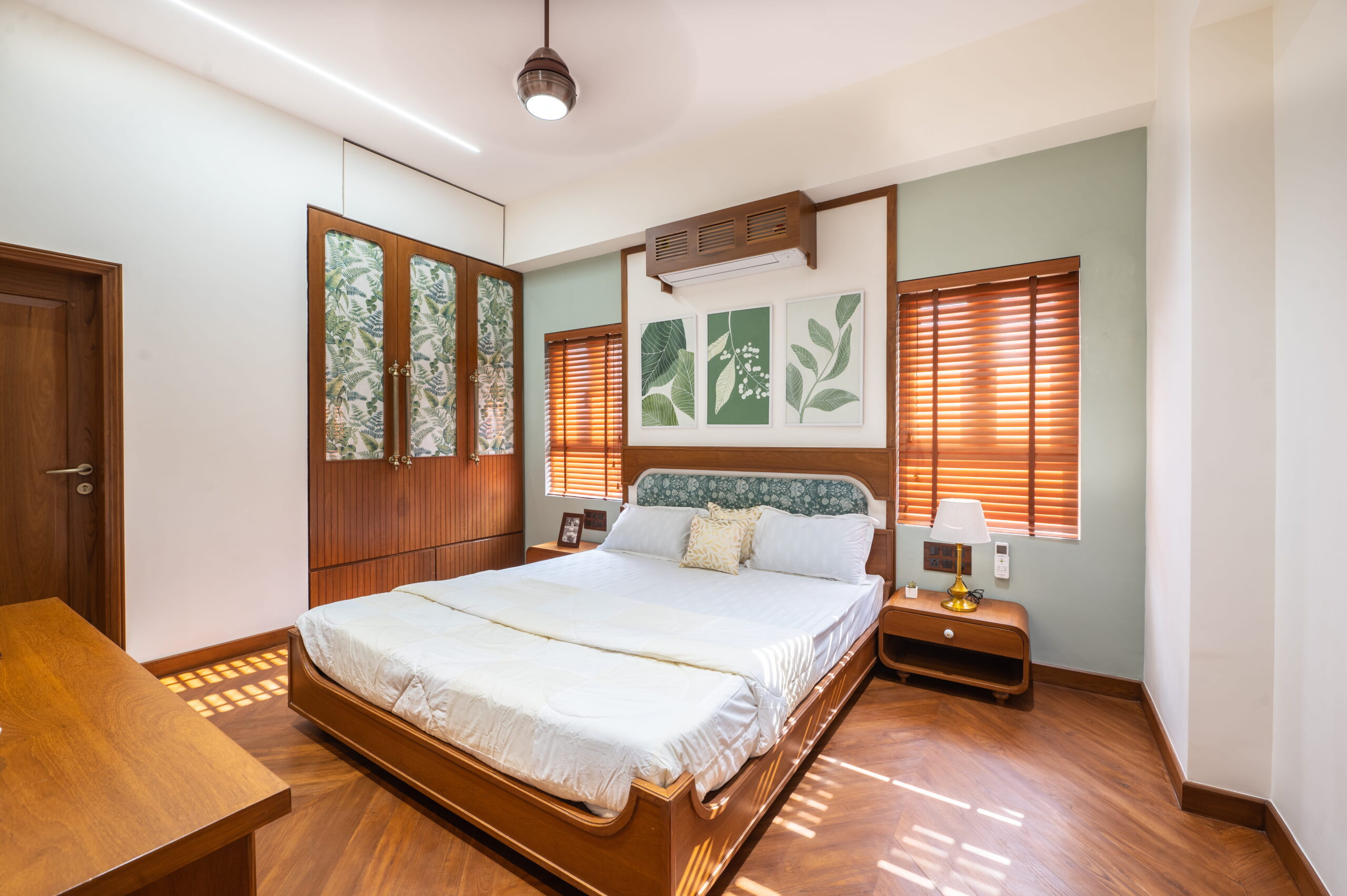 inimalist-bedroom-layout-with-wooden-blinds.jpg